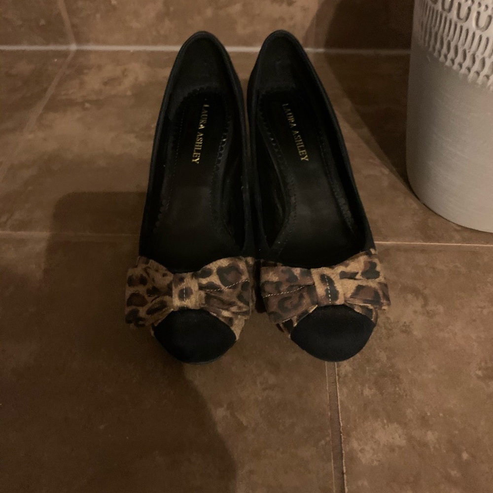 Women’s Bow Ties Leopard low heels